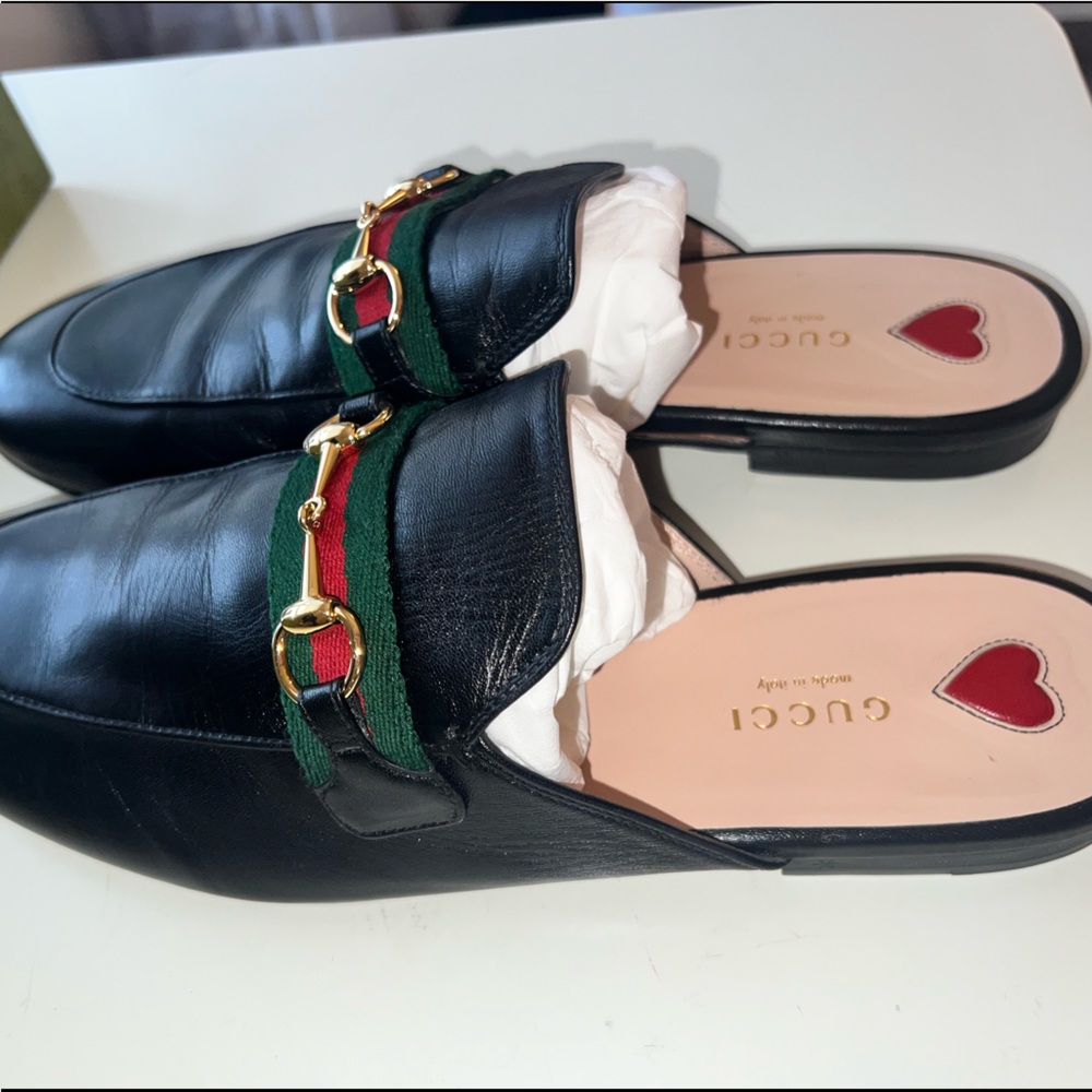 GUCCI WOMEN'S PRINCETOWN LEATHER SLIPPER with Heart